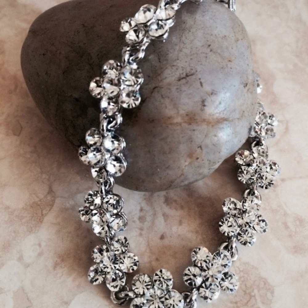 Bracelet flowers made with Austrian crystals